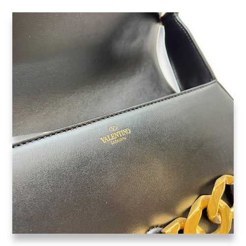 VLogo Chain  Black Shoulder Bag in Calfskin, Gold hardware