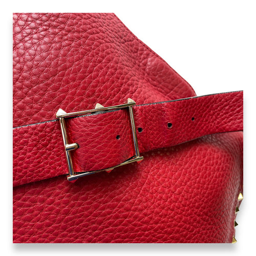 Rockstud Hobo Red Shoulder Bag in Calfskin, Gold hardware