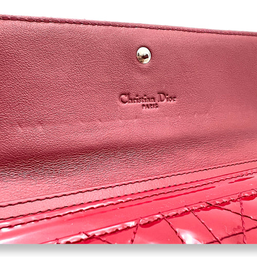 Cannage Red Wallet On Chain in Patent Leather, Silver hardware