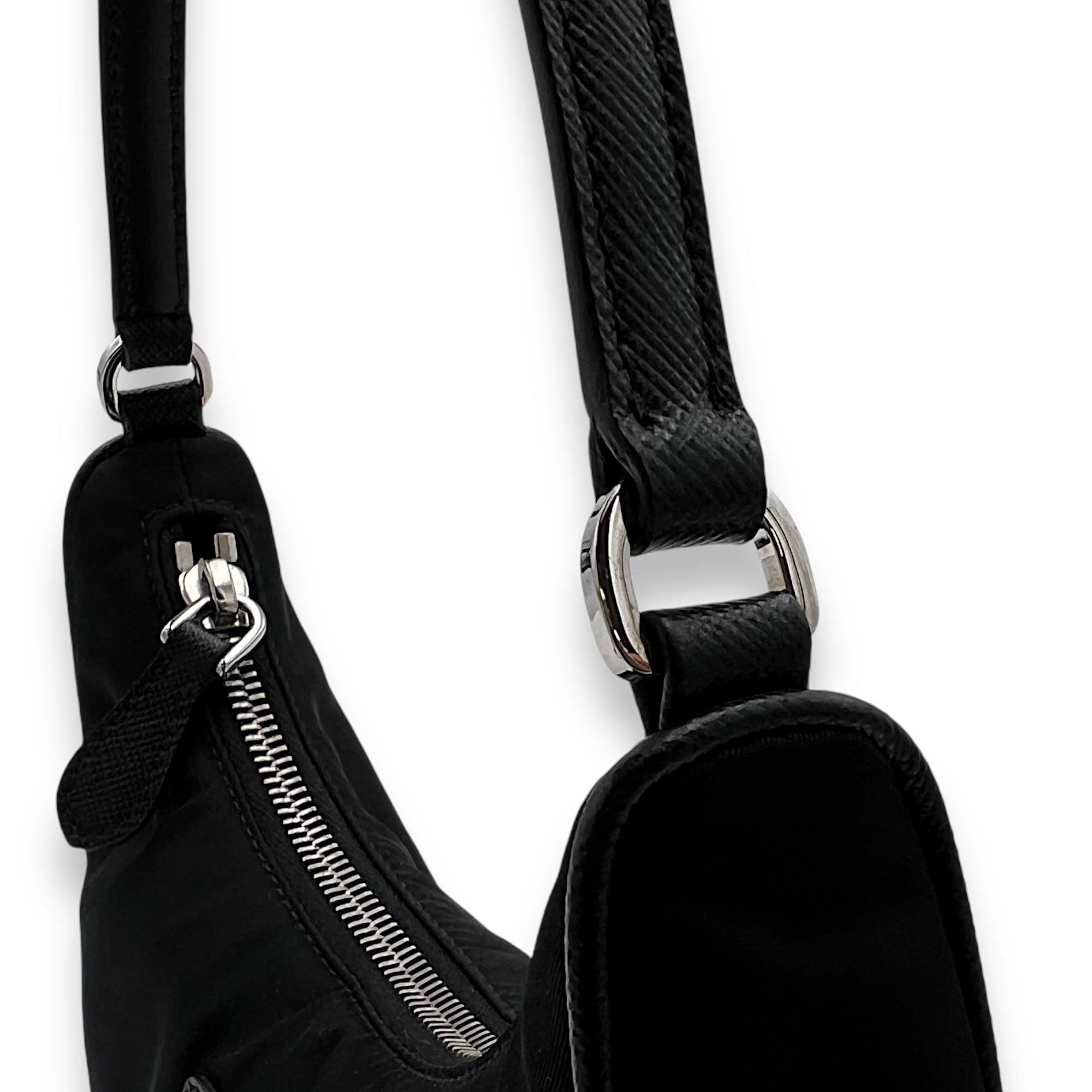 Re-Edition 2005 Black Shoulder Bag in Nylon, Silver hardware