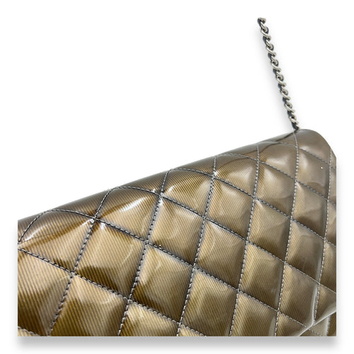 Quilted Flap Green Clutch in Patent Leather, Silver hardware