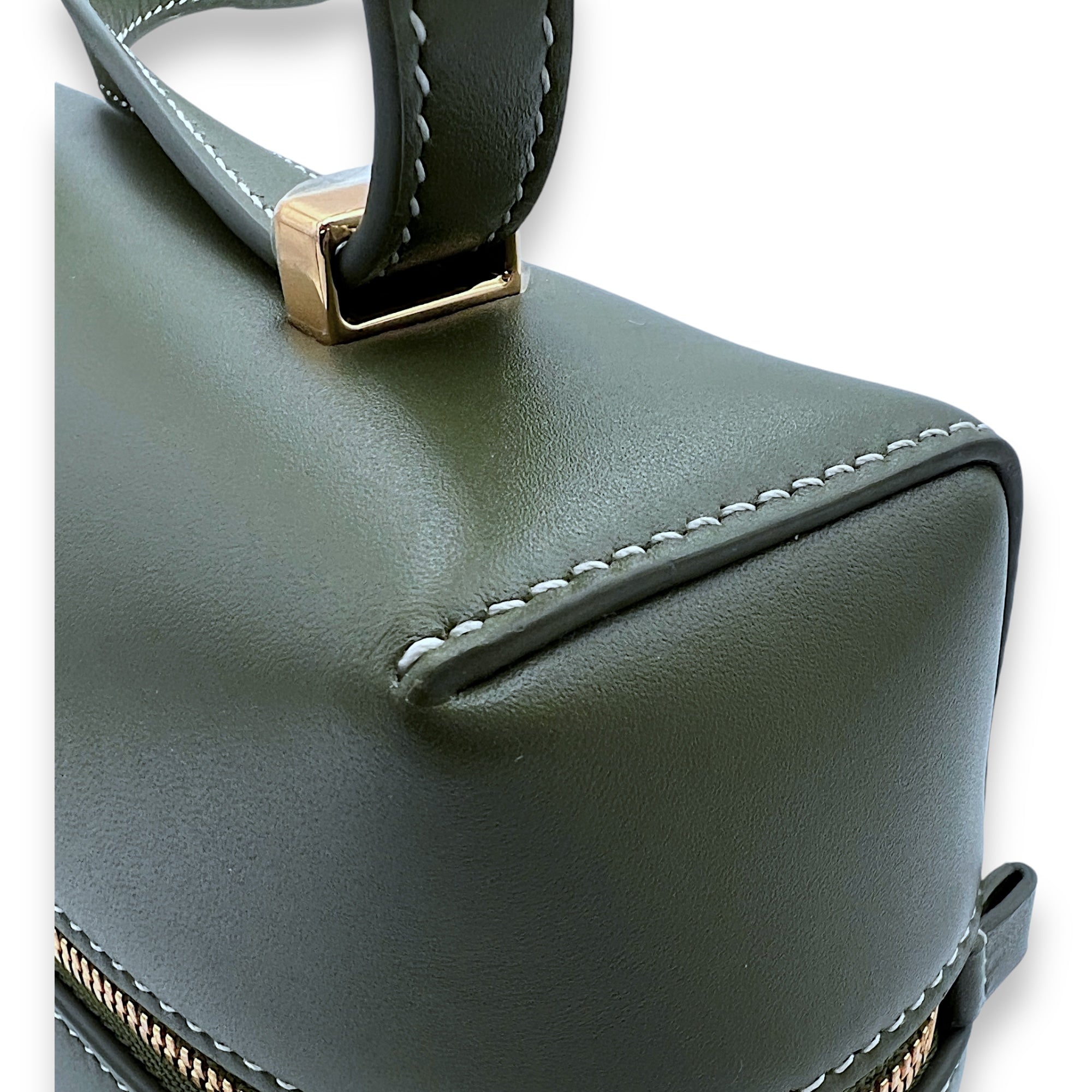 Extra Bag L27 Shoulder Bag Green in Calfskin, Gold hardware