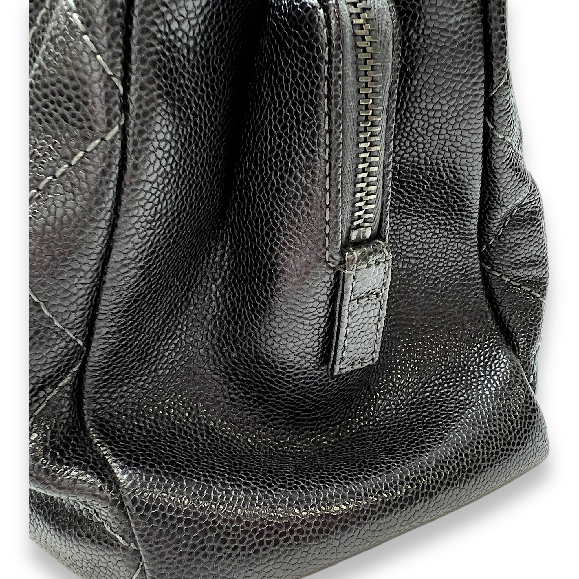 Chic Black Shoulder Bag in Caviar Leather, Silver hardware