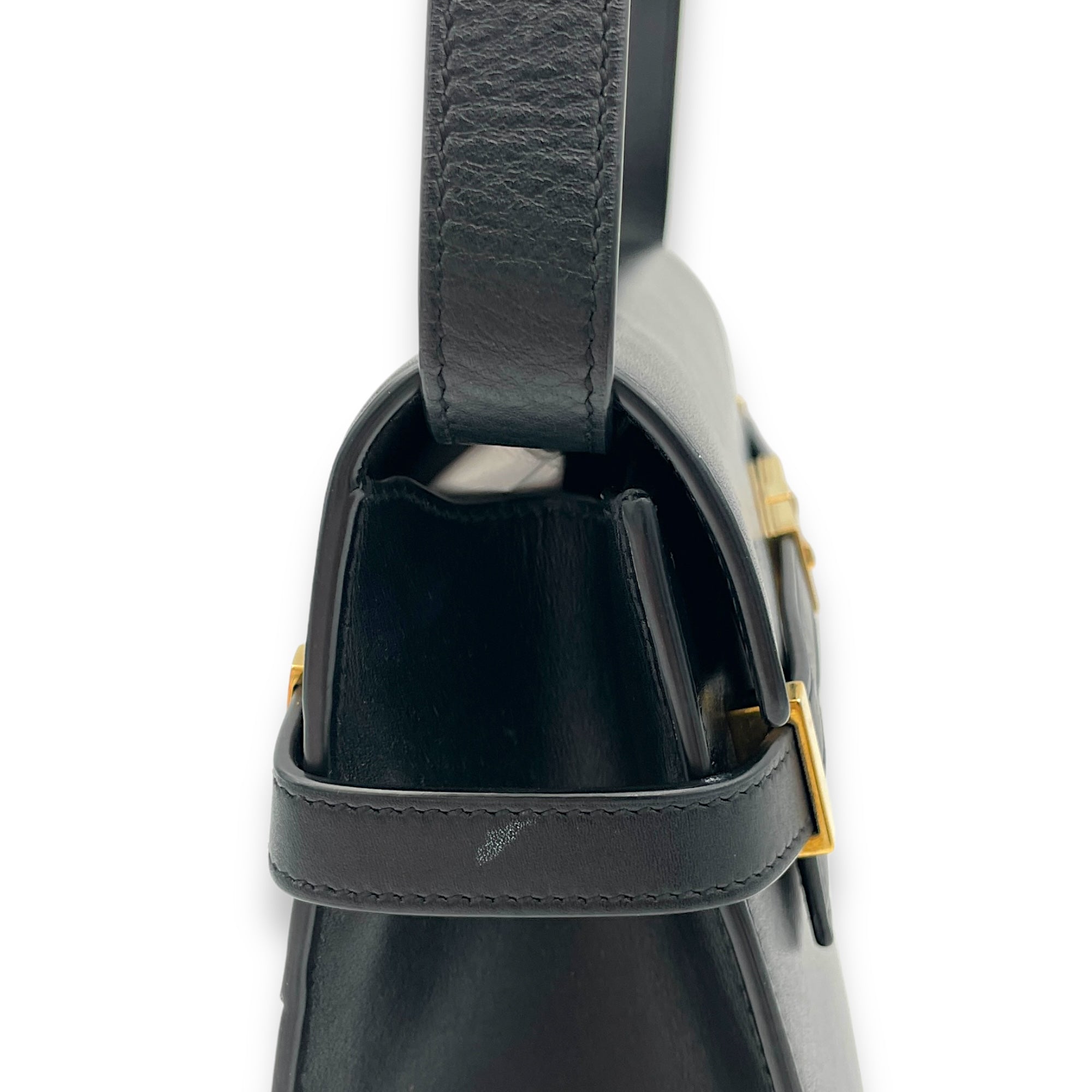 Manhattan Shoulder Bag Black in Calfskin, Gold hardware