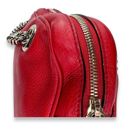 Soho Chain  Shoulder Bag Red in Calfskin, Light Gold