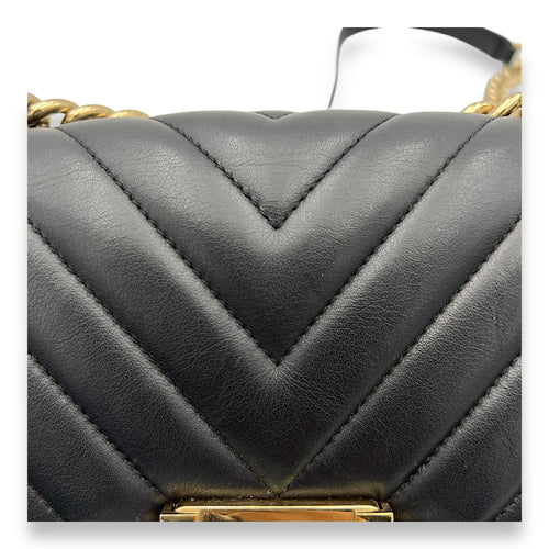 Chanel Boy Shoulder Bag Black in Calfskin, Gold hardware_8