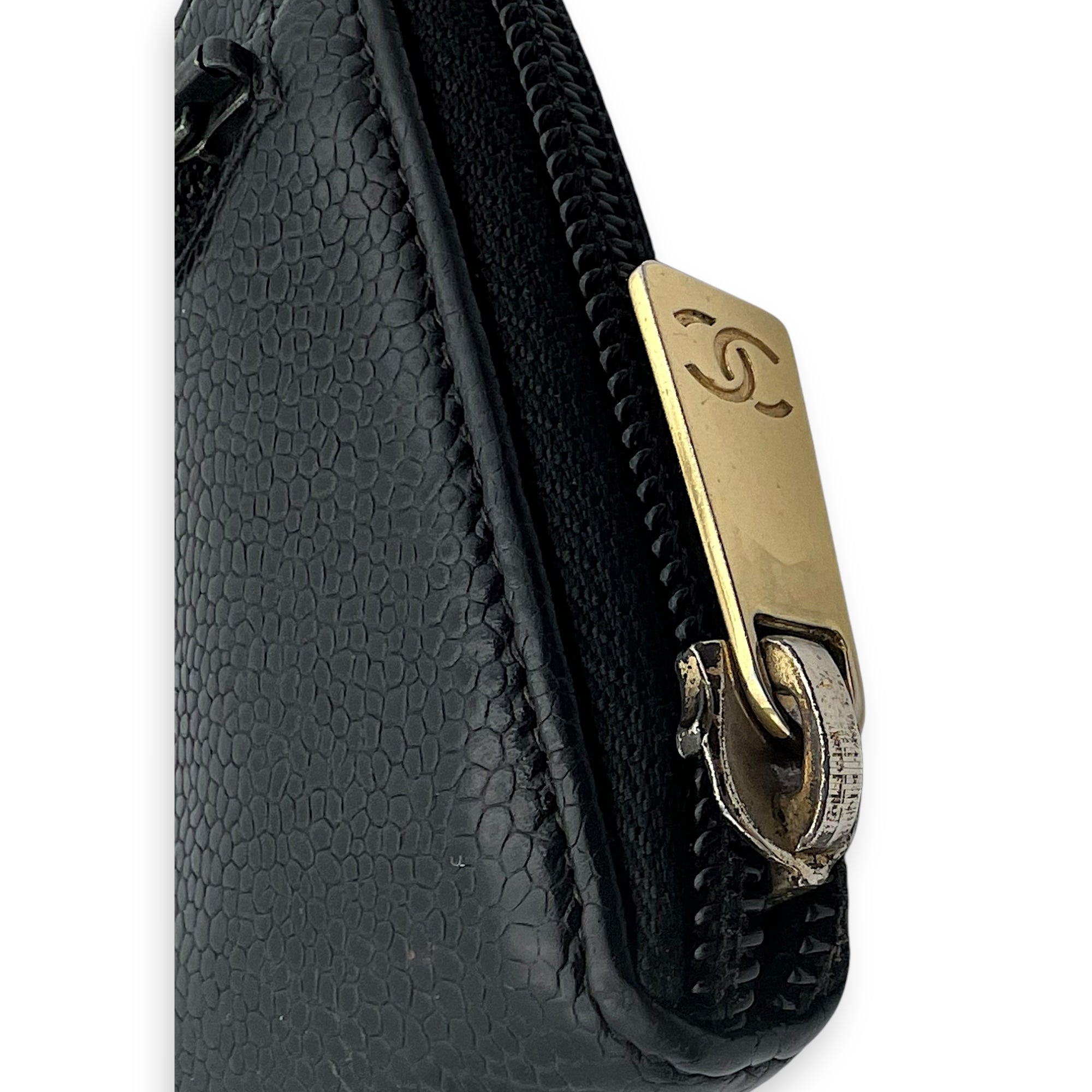 Chanel CC Zipped Black Wallet in Caviar Leather, Gold hardware_8