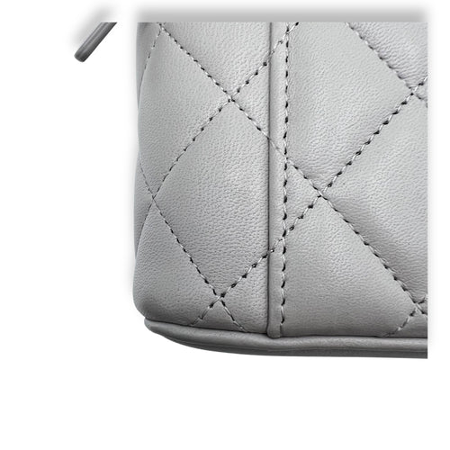 Chanel CC Vanity Bag Grey in Lambskin, Gold hardware_8