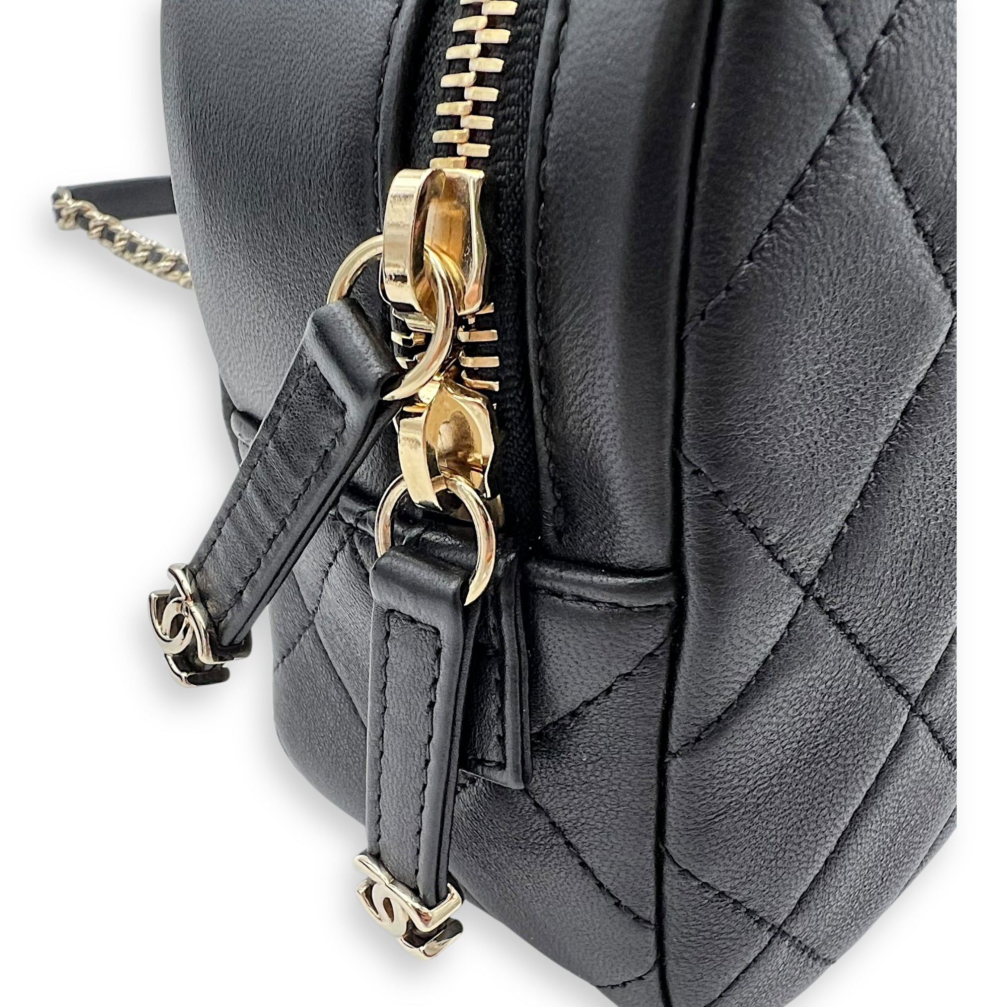 Chanel CC Camera Studded Black Shoulder Bag in Lambskin, Gold hardware_10