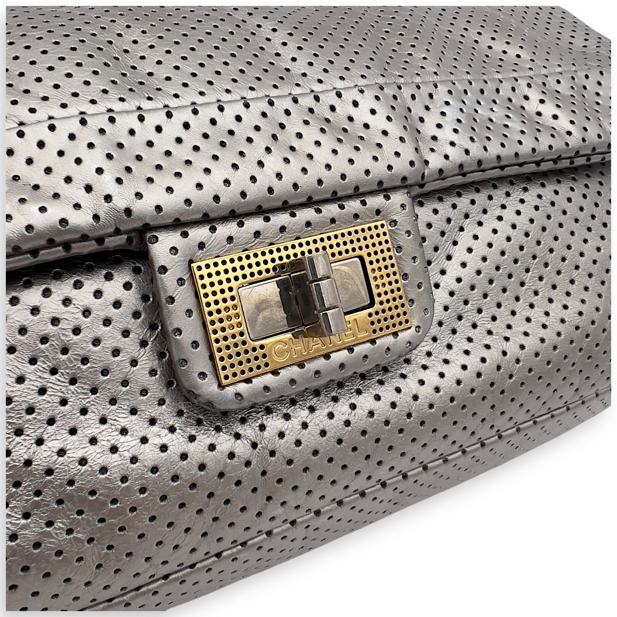 Chanel 2.55 Silver Shoulder Bag in Perforated Calfskin, Mixed hardware_7