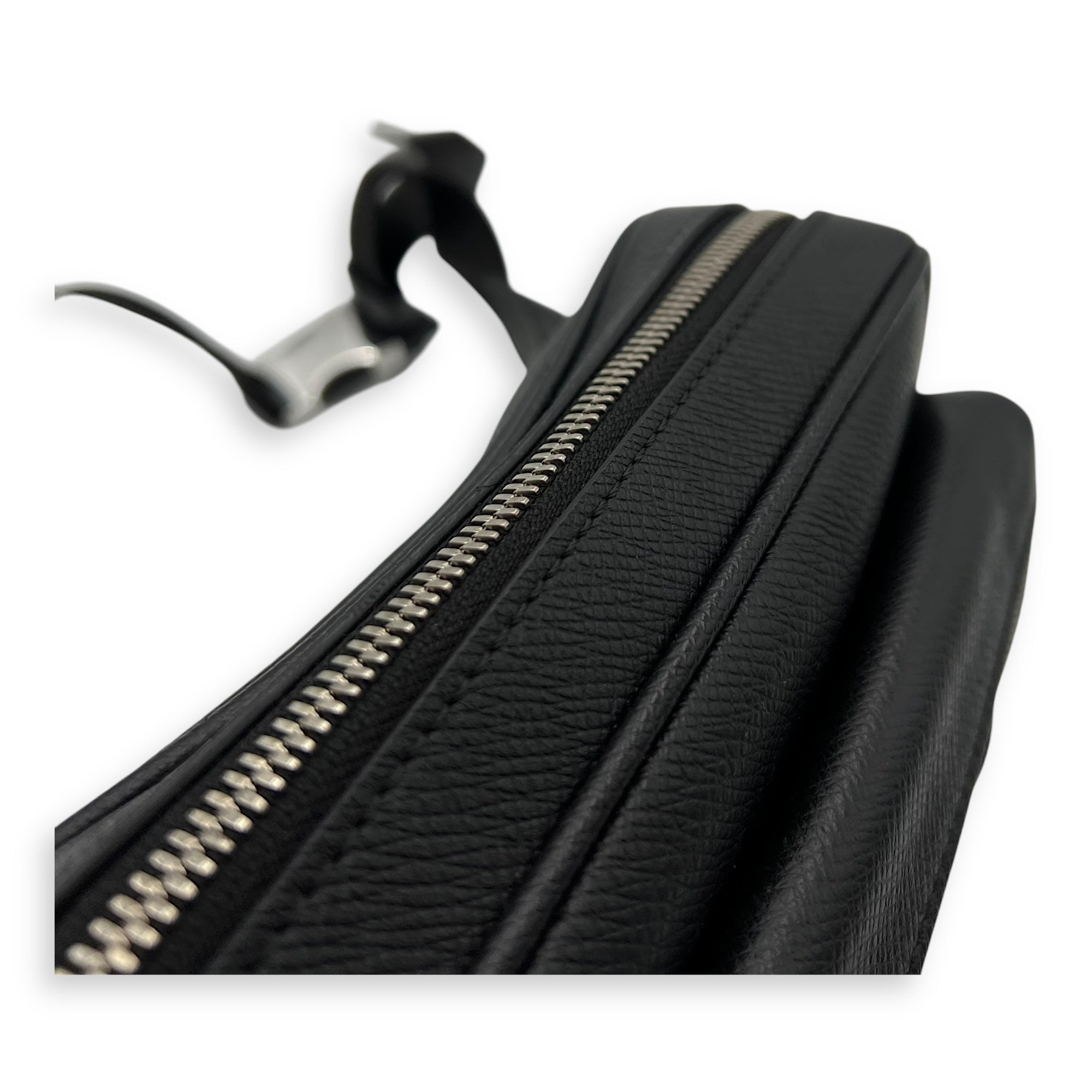 Louis Vuitton Outdoor Black Belt Bag in Taiga Leather, Silver hardware_8