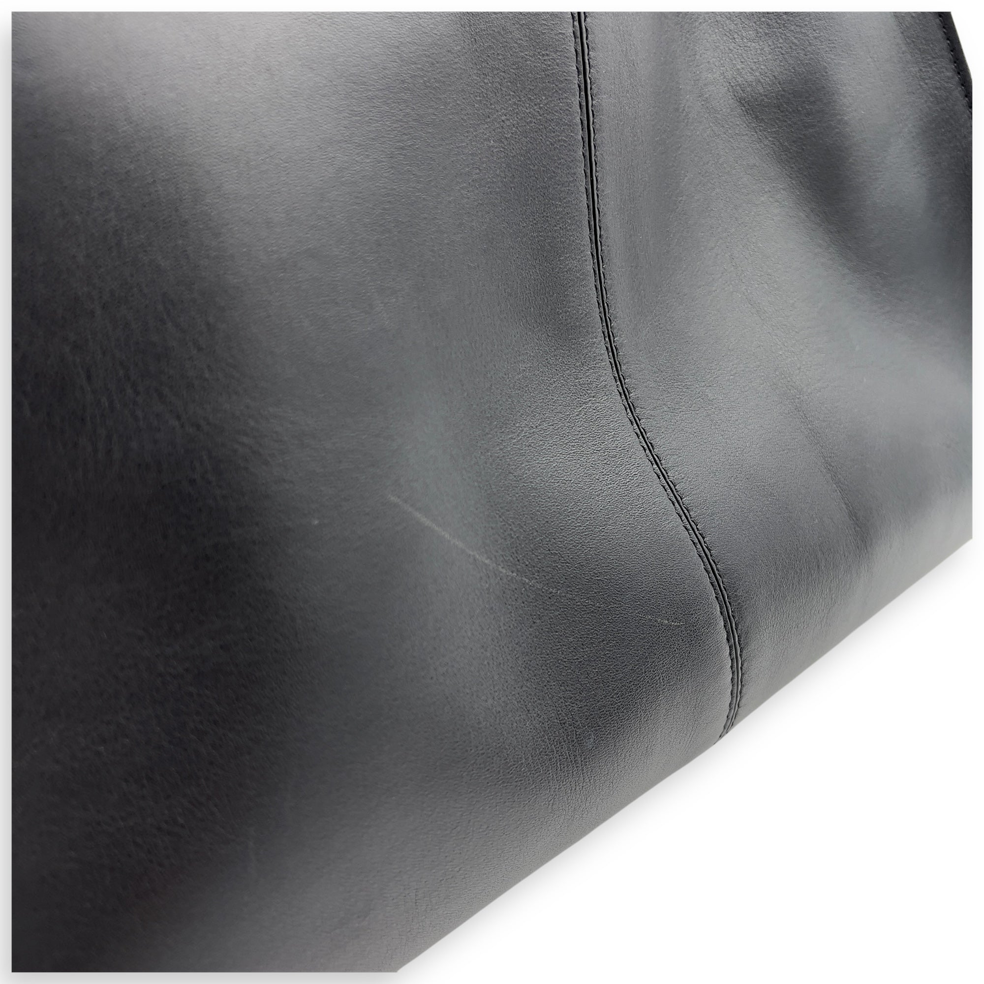 Fendi Peekaboo Top Handle Bag Black in Calfskin, Gold hardware_6