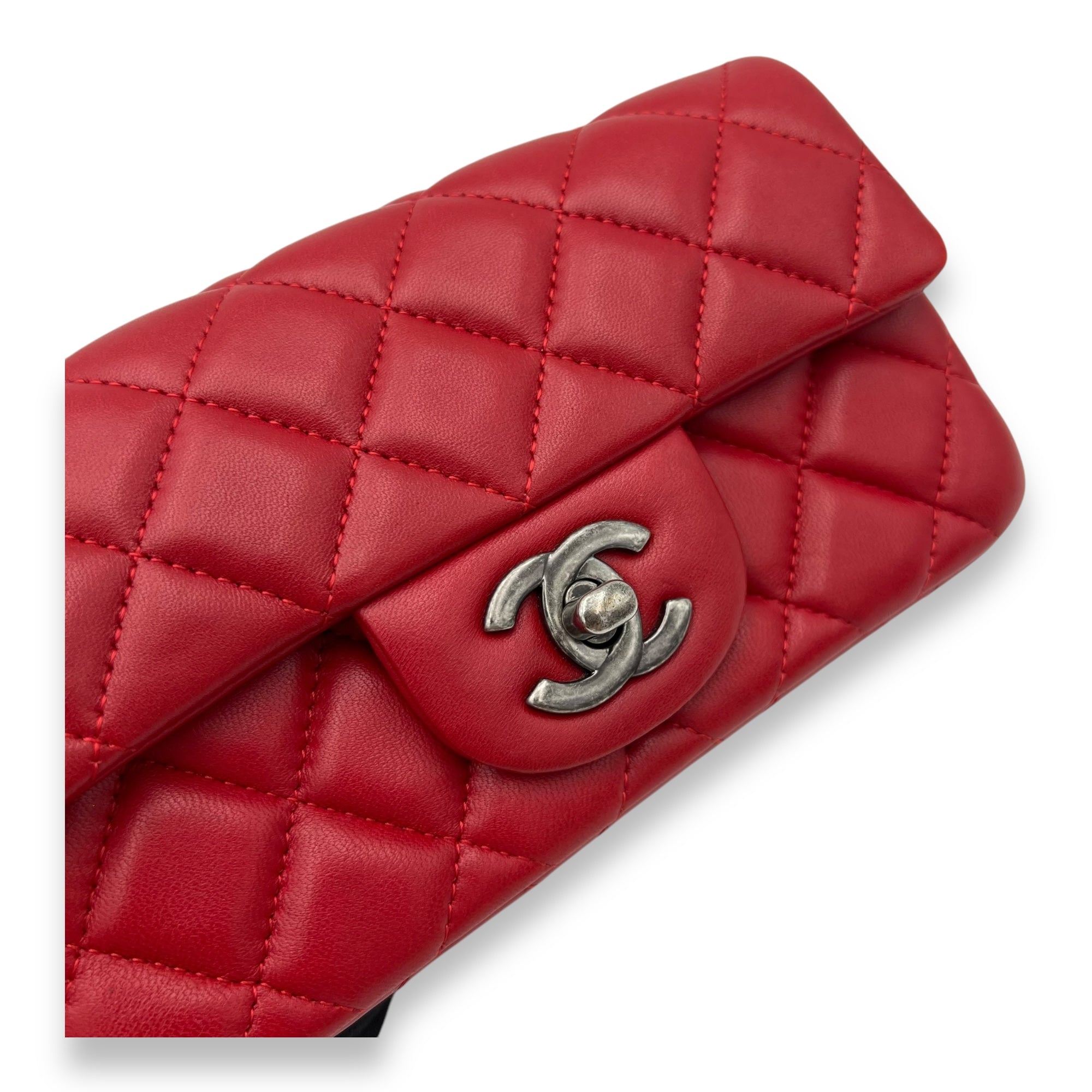 Chanel Classic Crossbody Bag Red in Lambskin, Ruthenium hardware_8