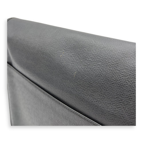 Louis Vuitton Messenger Crossbody Bag MM Black in Taiga Leather, Silver hardware_8