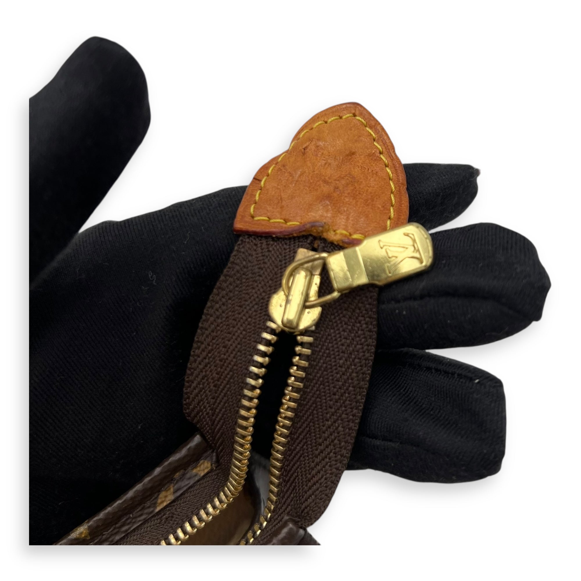 Louis Vuitton Pochette Toilette Brown Clutch in Coated Canvas, Gold hardware_8