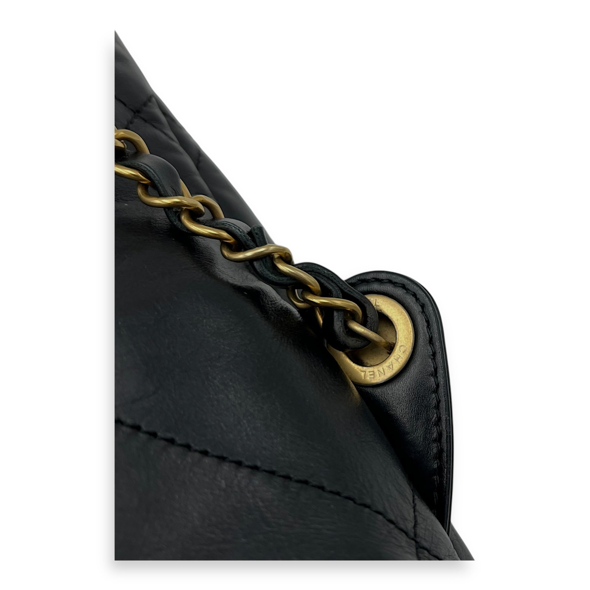 Chanel Chanel 22 Black Backpack in Calfskin, Gold hardware_8