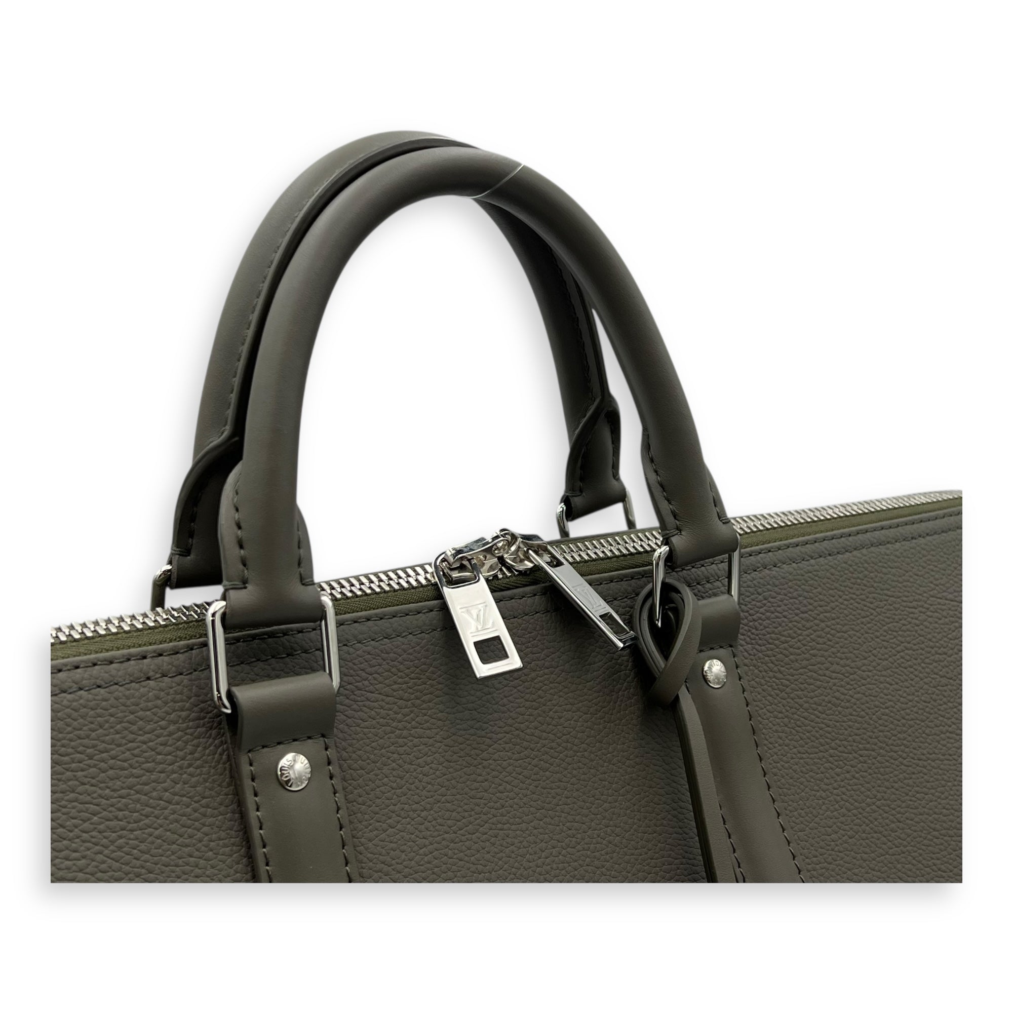 Louis Vuitton Keepall 50 Grey Top Handle Bag in Aerogram Leather, Silver hardware_8