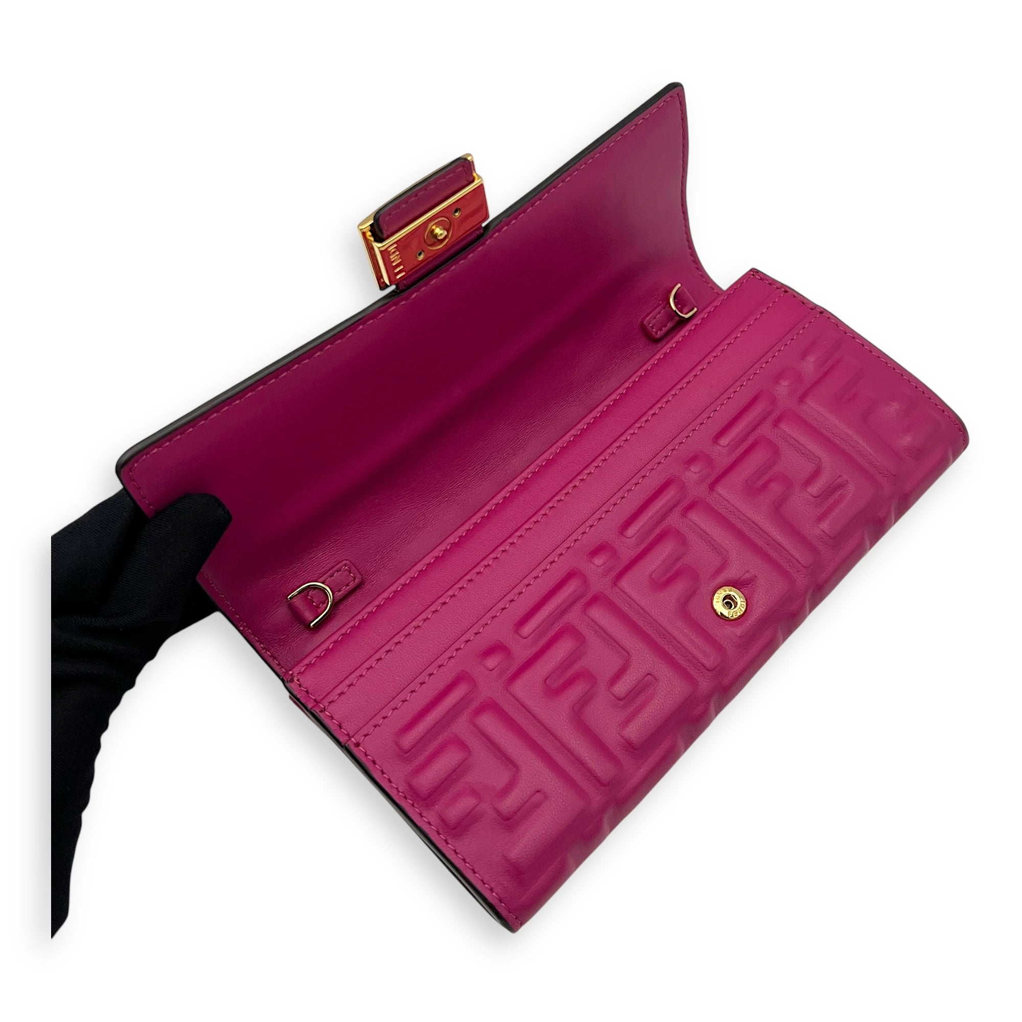 Fendi Baguette Wallet On Chain Pink in Calfskin, Gold hardware_8
