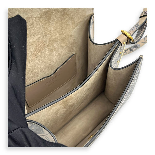 Christian Dior Jardin d’Hiver Bobby Frame Medium Beige Shoulder Bag in Calfskin, Gold hardware_8