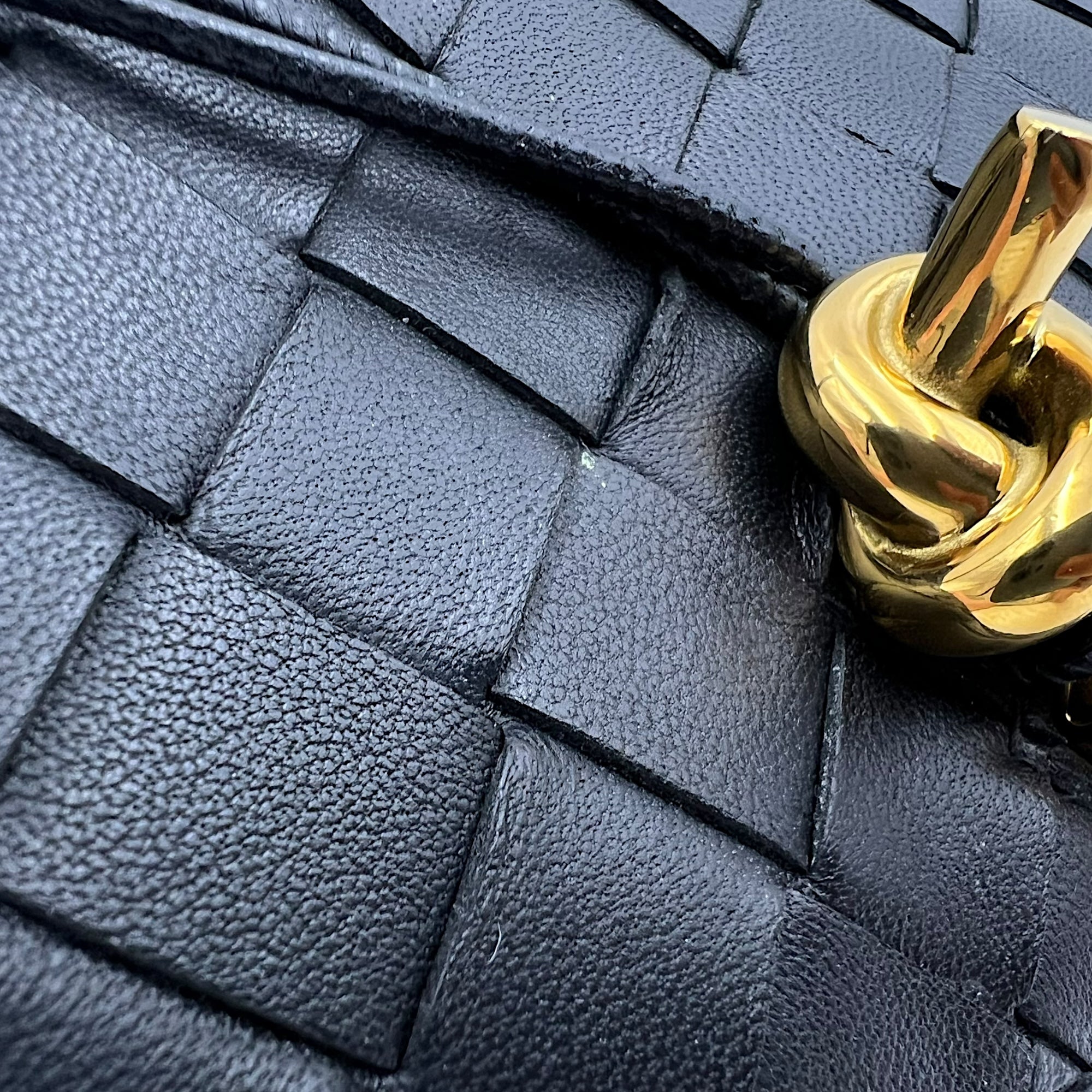 Bottega Veneta Andiamo Top Handle Bag Black in Lambskin, Gold hardware_8