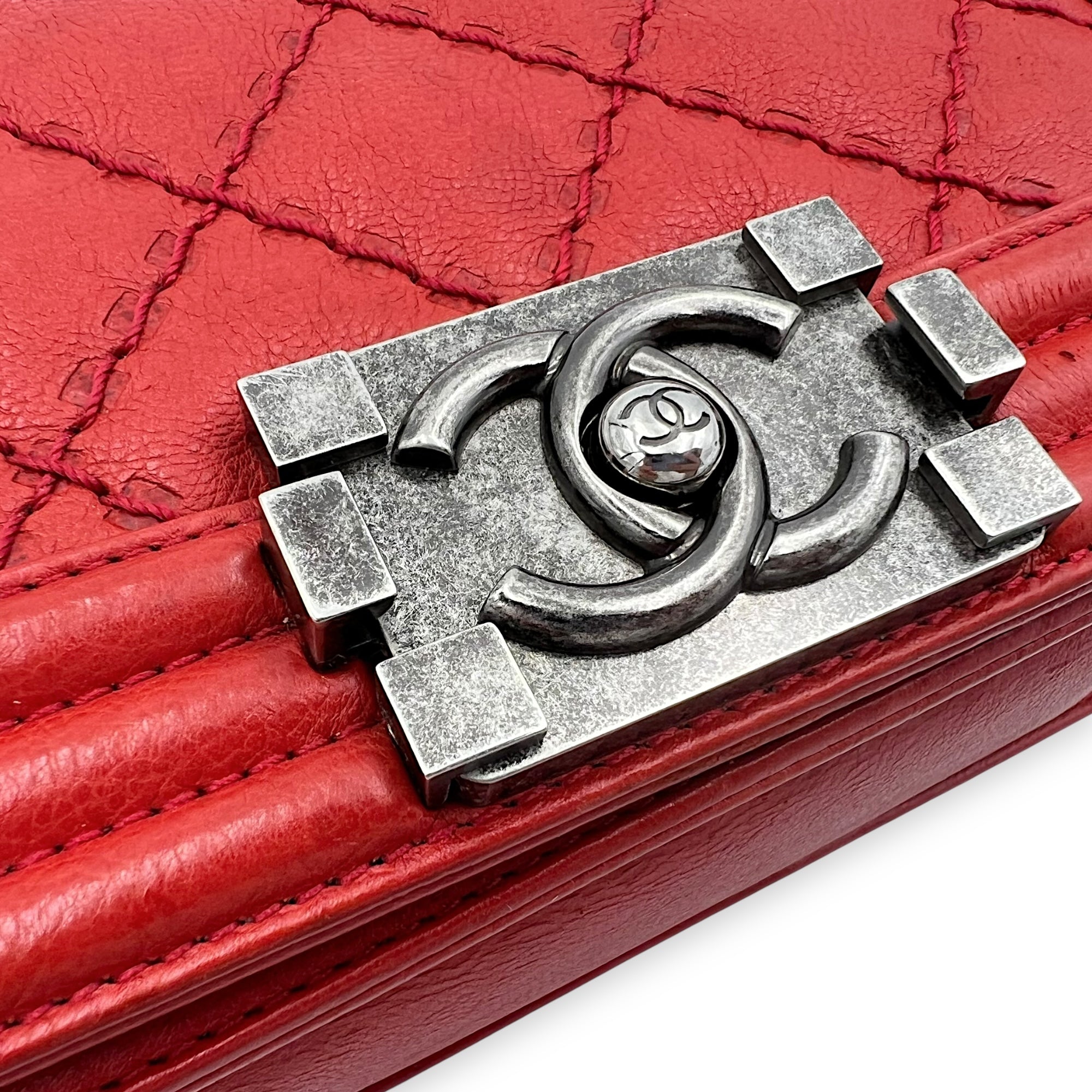 Chanel Boy Shoulder Bag Red in Calfskin, Ruthenium hardware_8