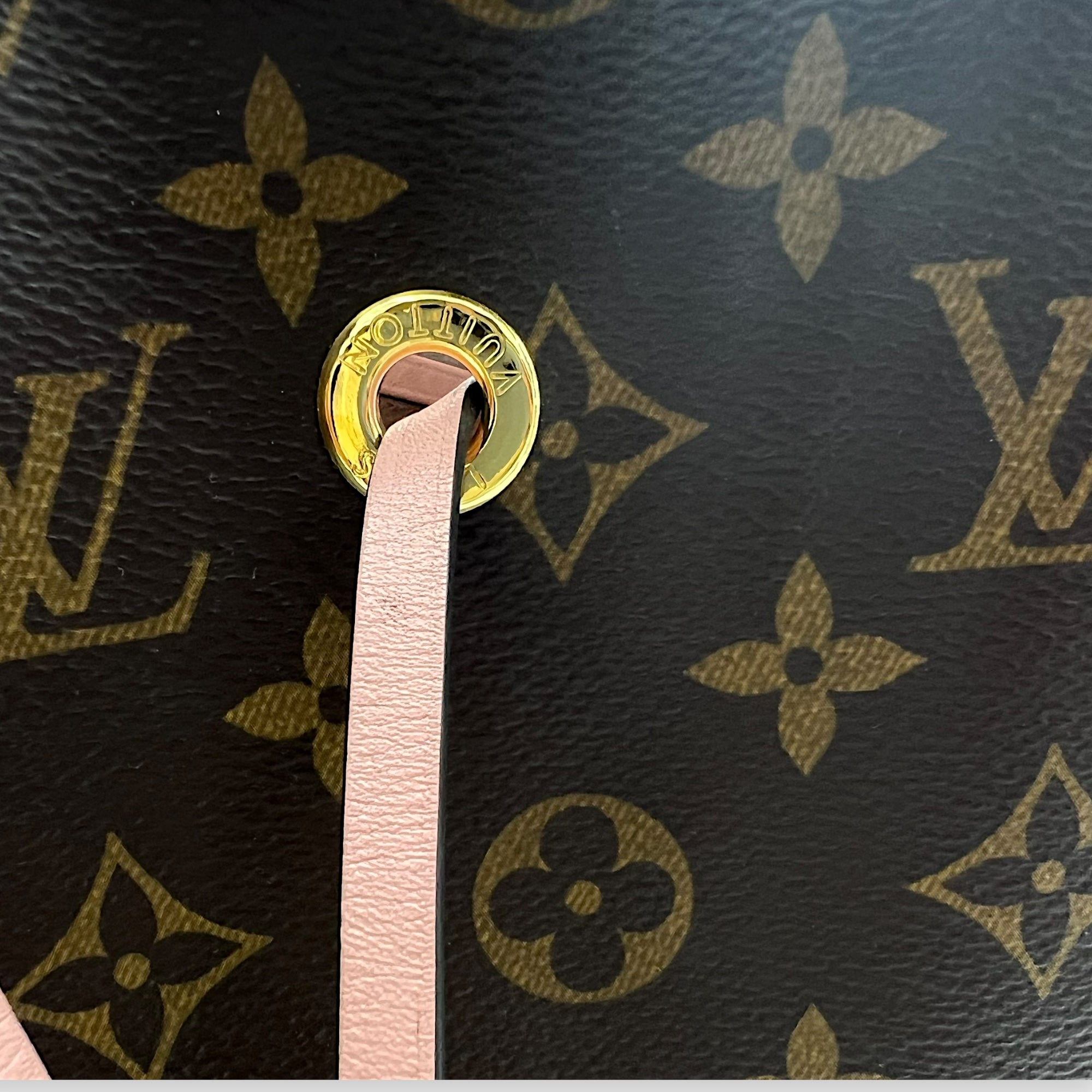 Louis Vuitton NeoNoe MM Brown Bucket Bag in Monogram Coated Canvas, Gold hardware_8