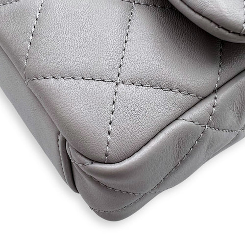 Chanel CC Quilted Grey Shoulder Bag in Lambskin, Gold hardware_8