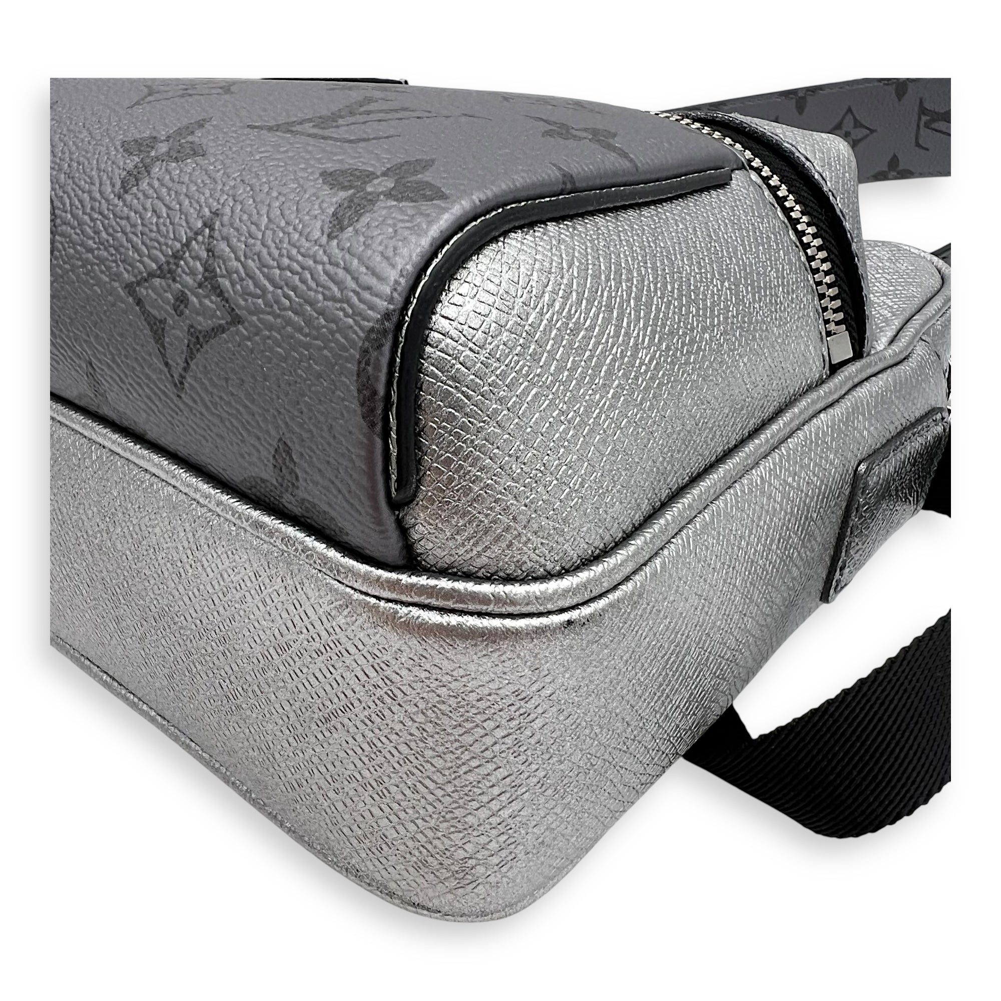 Louis Vuitton Logo Silver Messenger in Monogram Coated Canvas, Silver hardware_6