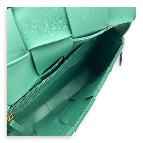 Bottega Veneta Cassette Crossbody Bag Green in Calfskin, Gold hardware_8
