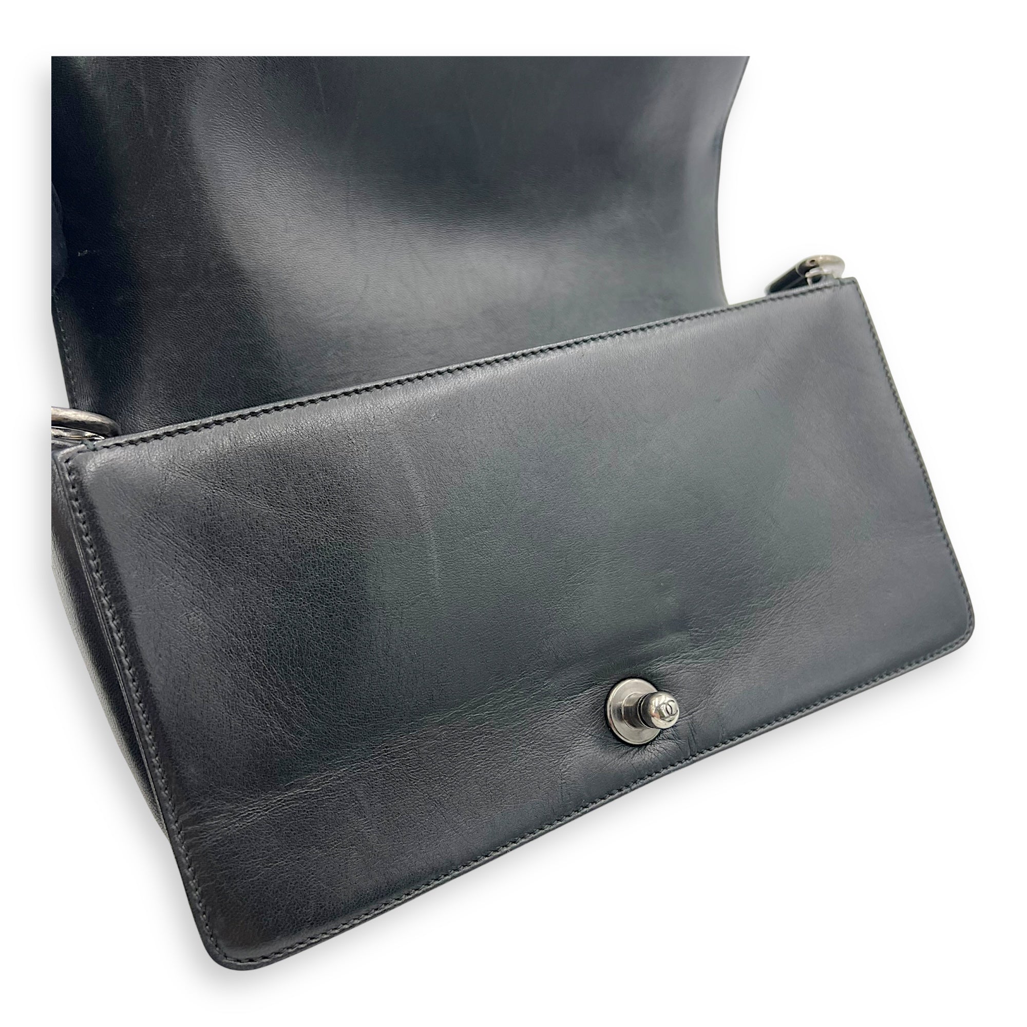 Chanel Boy Medium Black Shoulder Bag in Lambskin, Ruthenium hardware_8