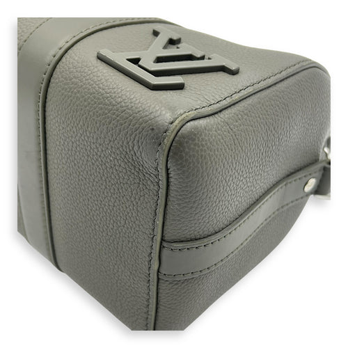 Louis Vuitton Keepall Green Top Handle Bag in Aerogram Leather, Silver hardware_10