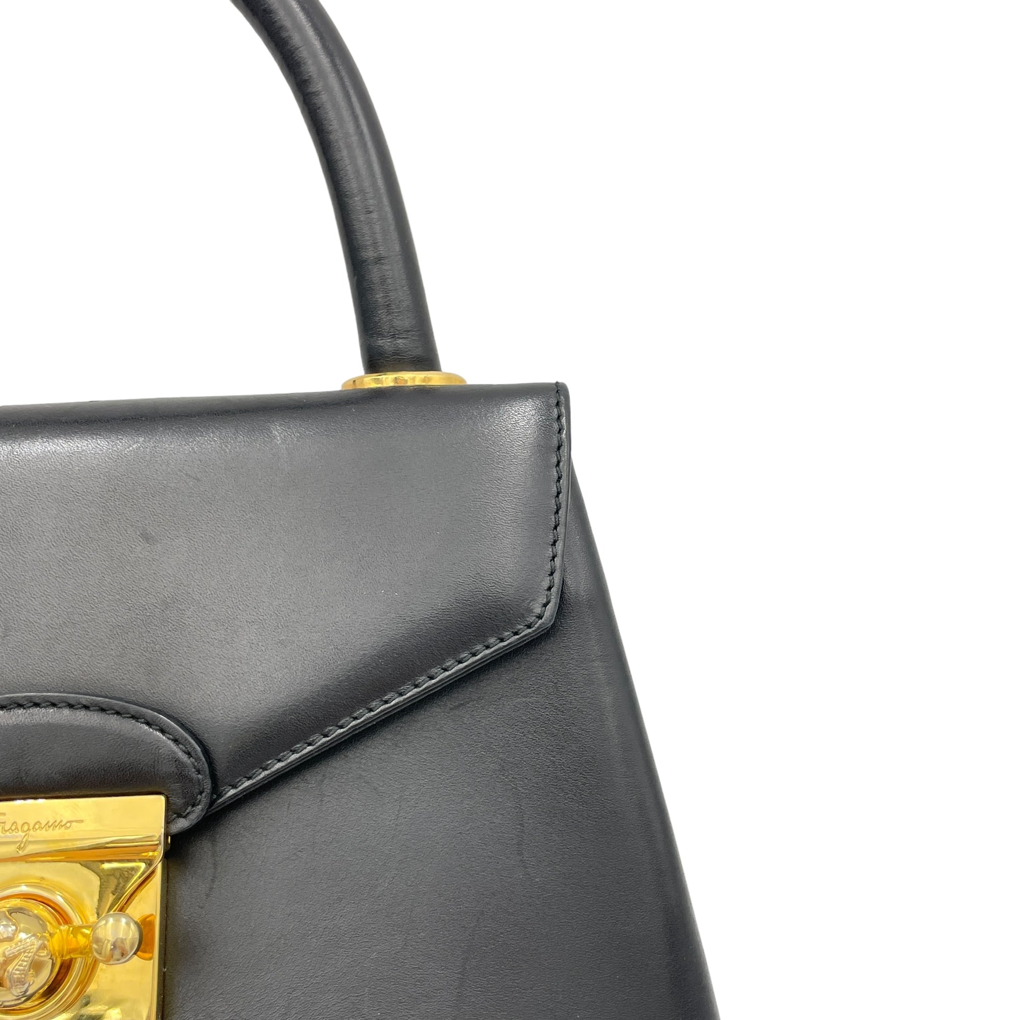 Las mejores S Black Top Handle Bag in Calfskin, Gold hardware