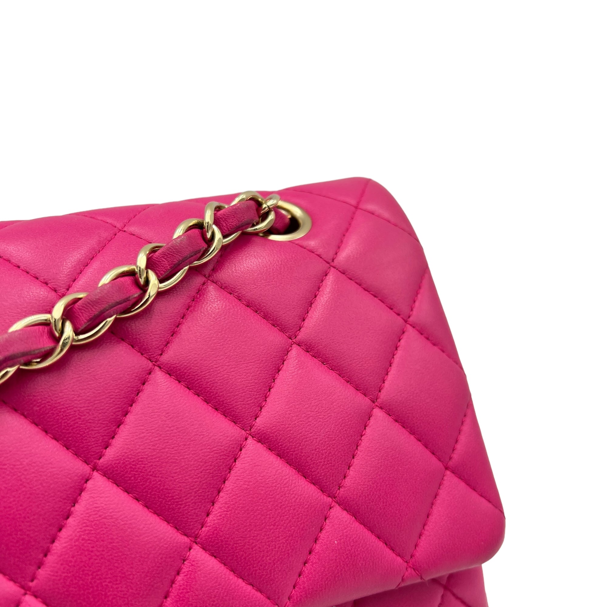 Classic Shoulder Bag Medium Fuschia Hot Pink in Lambskin , Gold Hardware