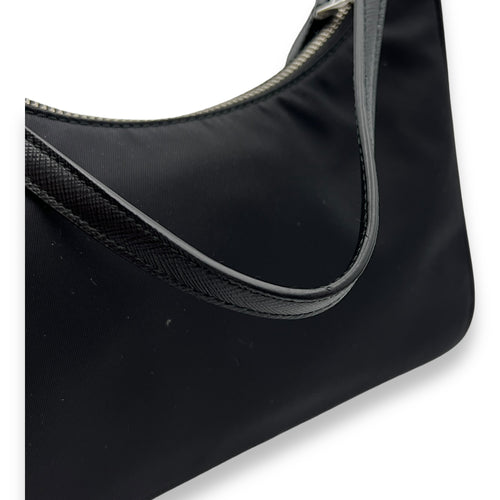 Re-Edition 2005 Black Shoulder Bag in Nylon, Silver hardware