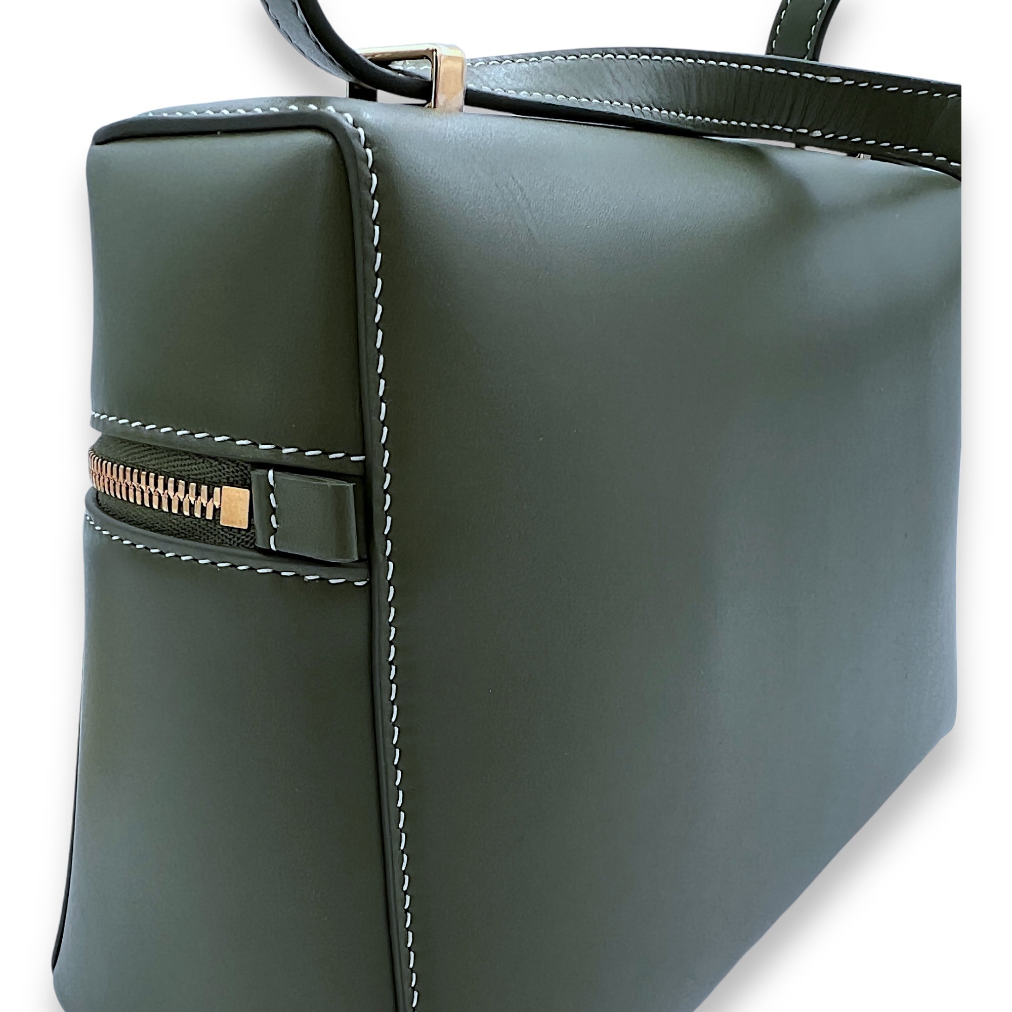 Extra Bag L27 Shoulder Bag Green in Calfskin, Gold hardware