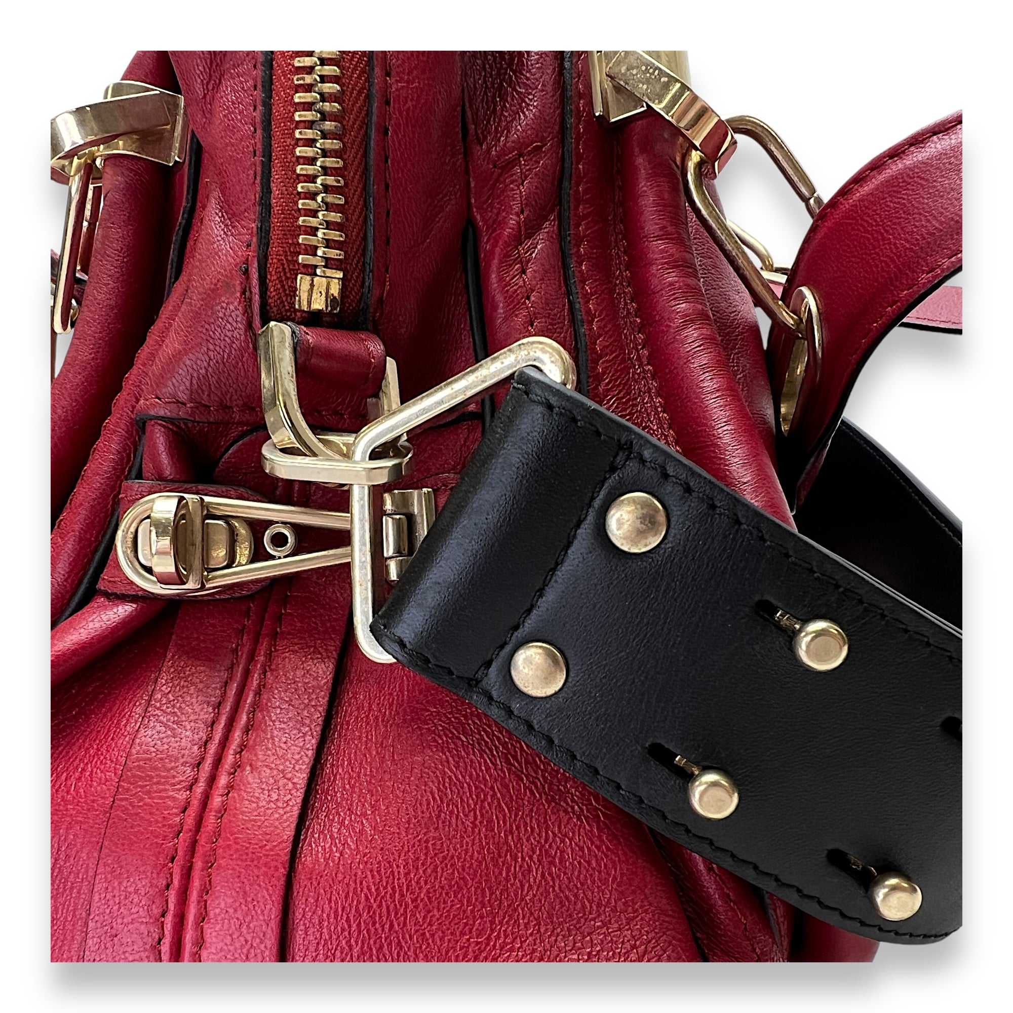 Paraty Shoulder Bag Red in Calfskin, Gold hardware