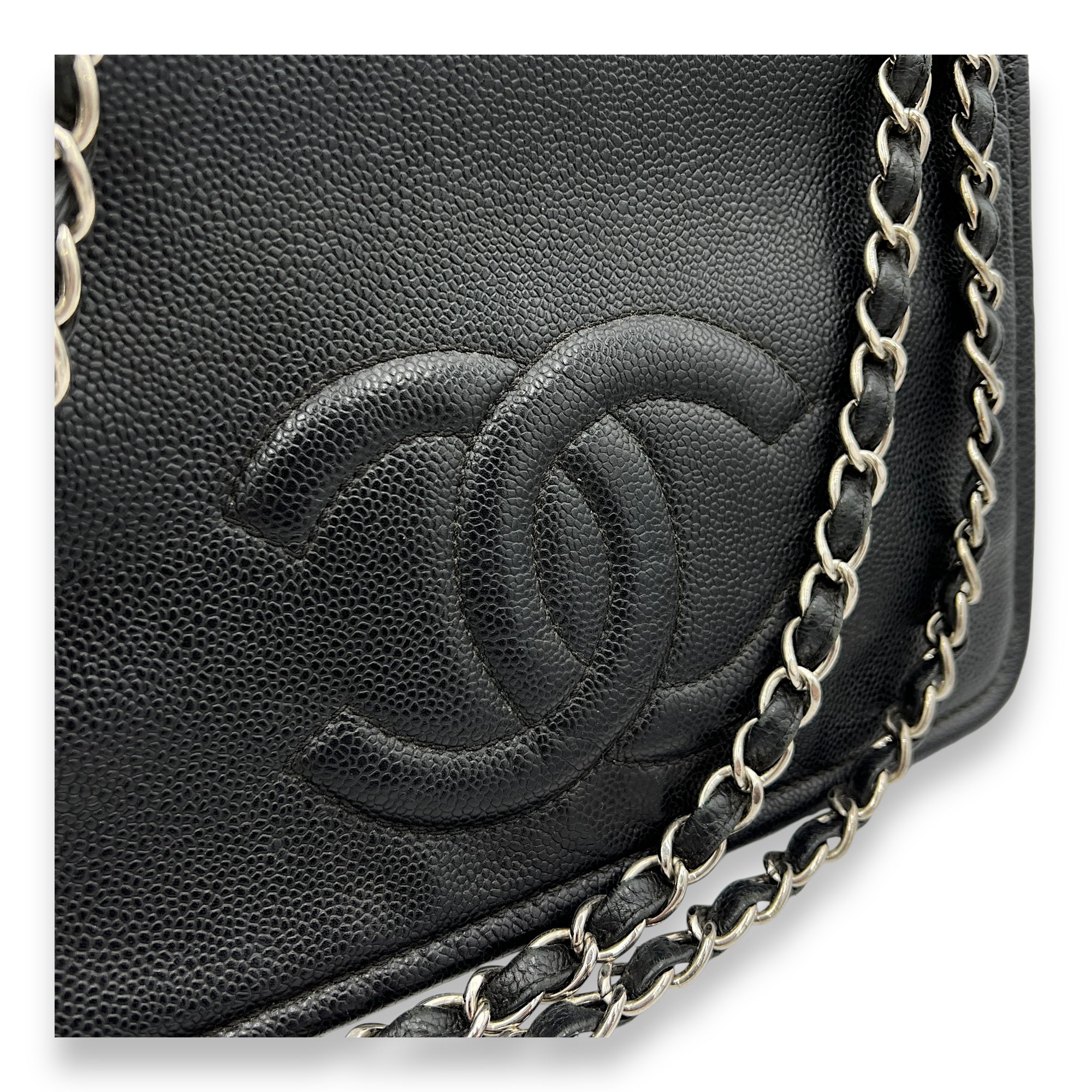 Timeless CC Black Crossbody Bag in Caviar Leather, Silver hardware