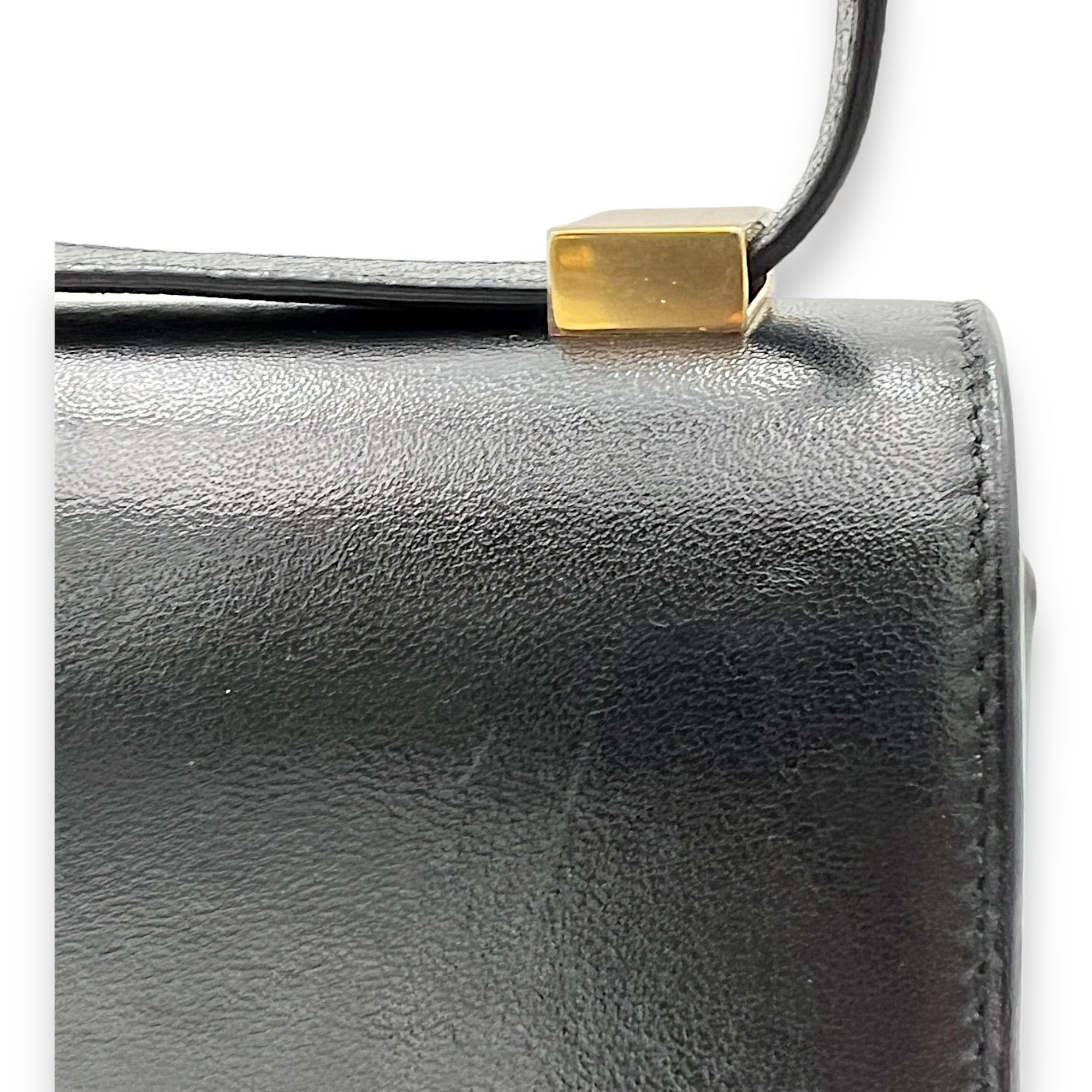 30 Montaigne Medium Shoulder bag in Calfskin, Gold Hardware