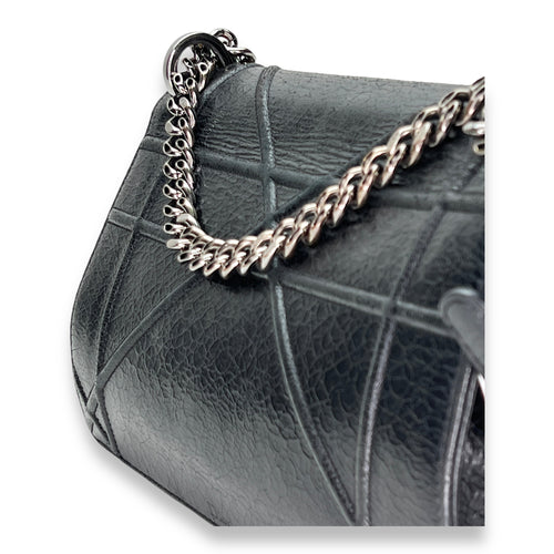 Diorama Medium Shoulder bag in Distressed leather, Silver Hardware