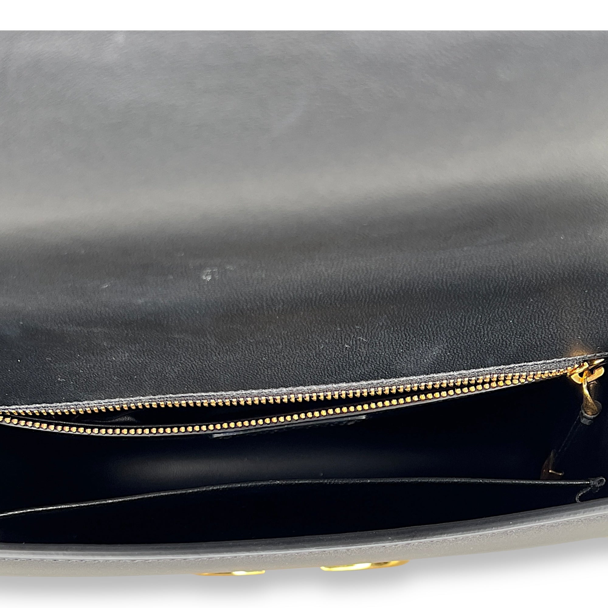 30 Montaigne Medium Shoulder bag in Calfskin, Gold Hardware