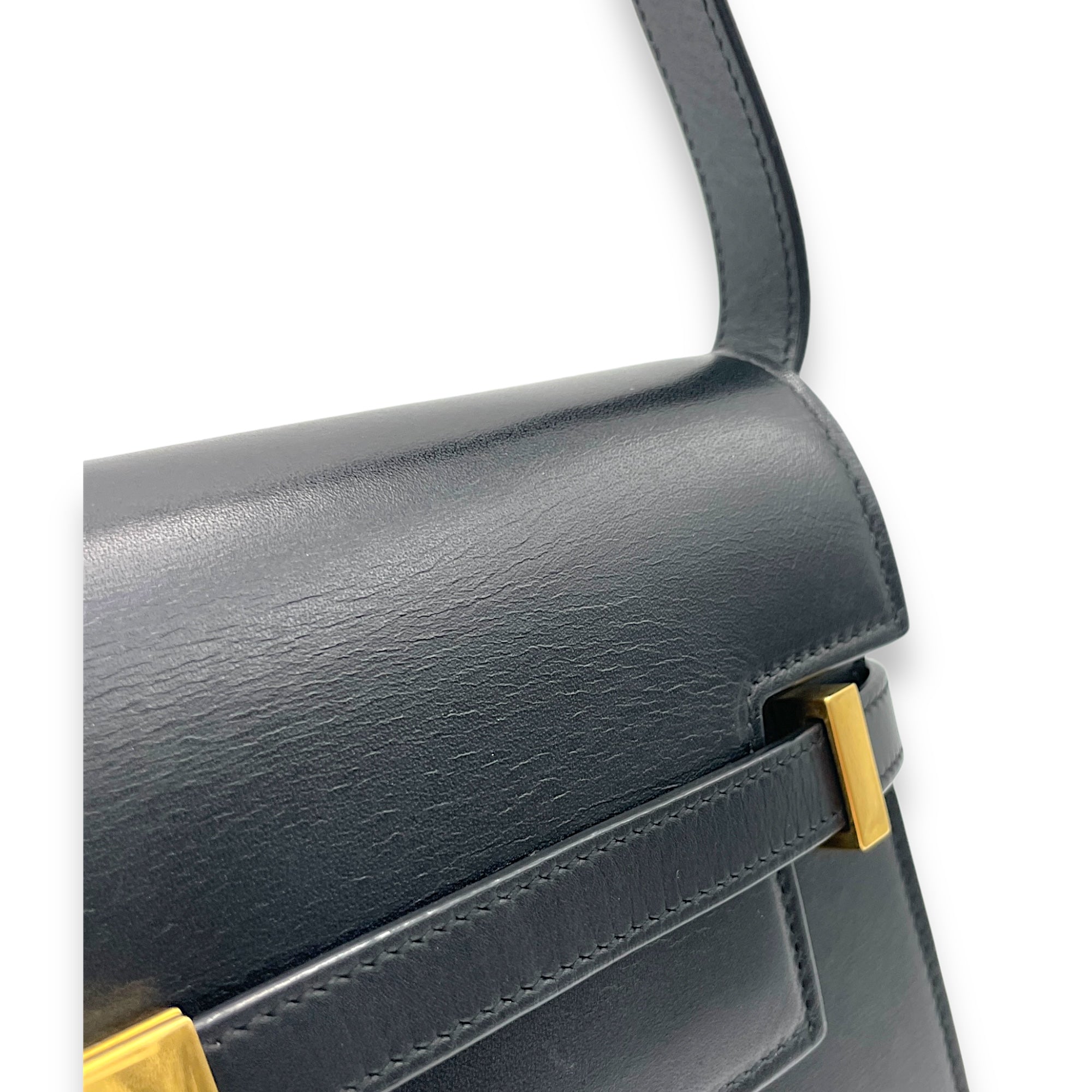 Manhattan Shoulder Bag Black in Calfskin, Gold hardware