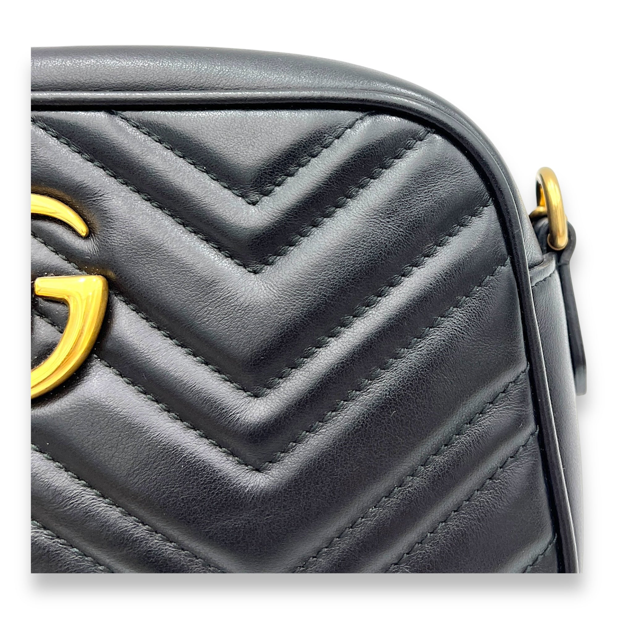 GG Marmont Small Black Crossbody Bag in Calfskin, Gold hardware