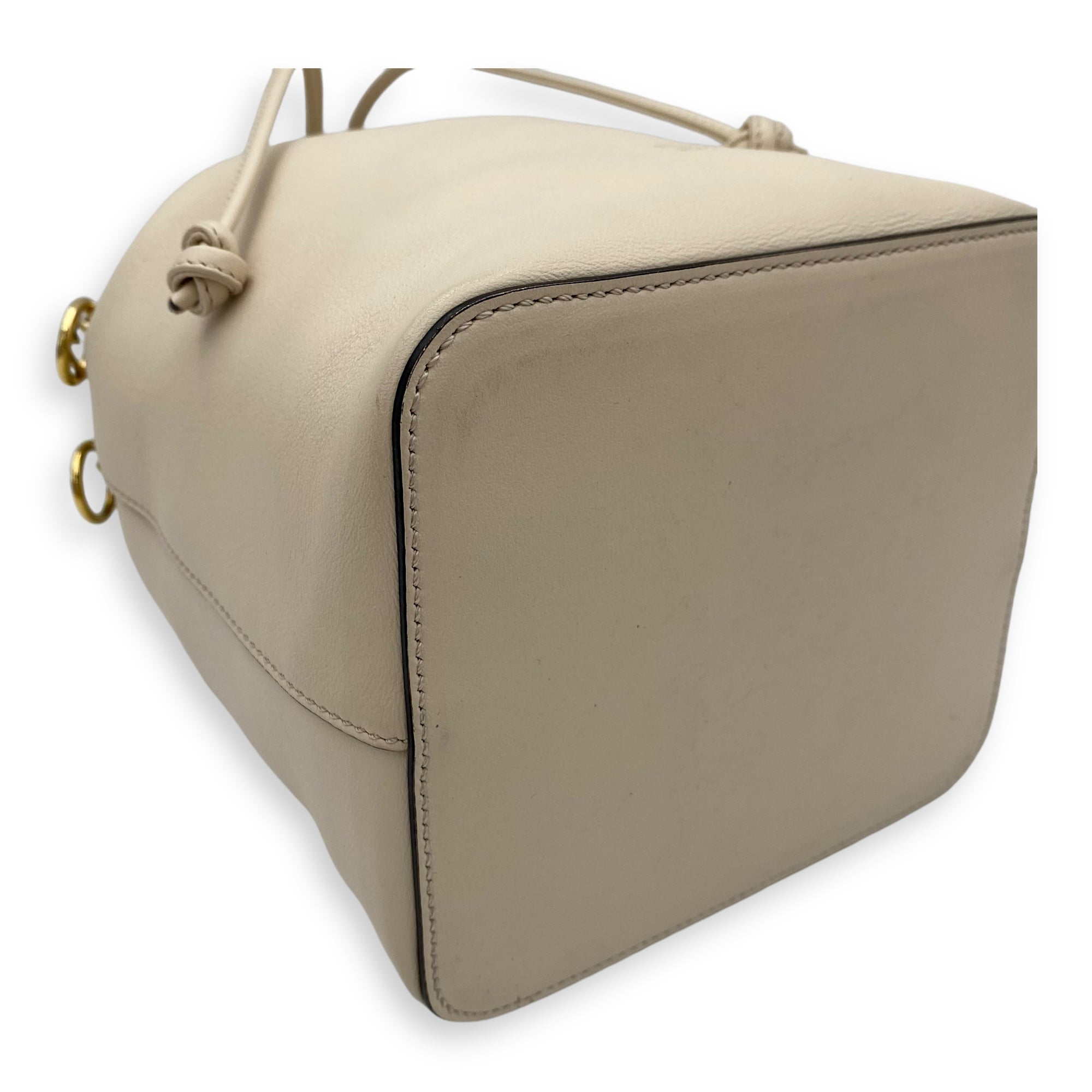 Mon Tresor NA Bucket Bag White in Calfskin, Gold