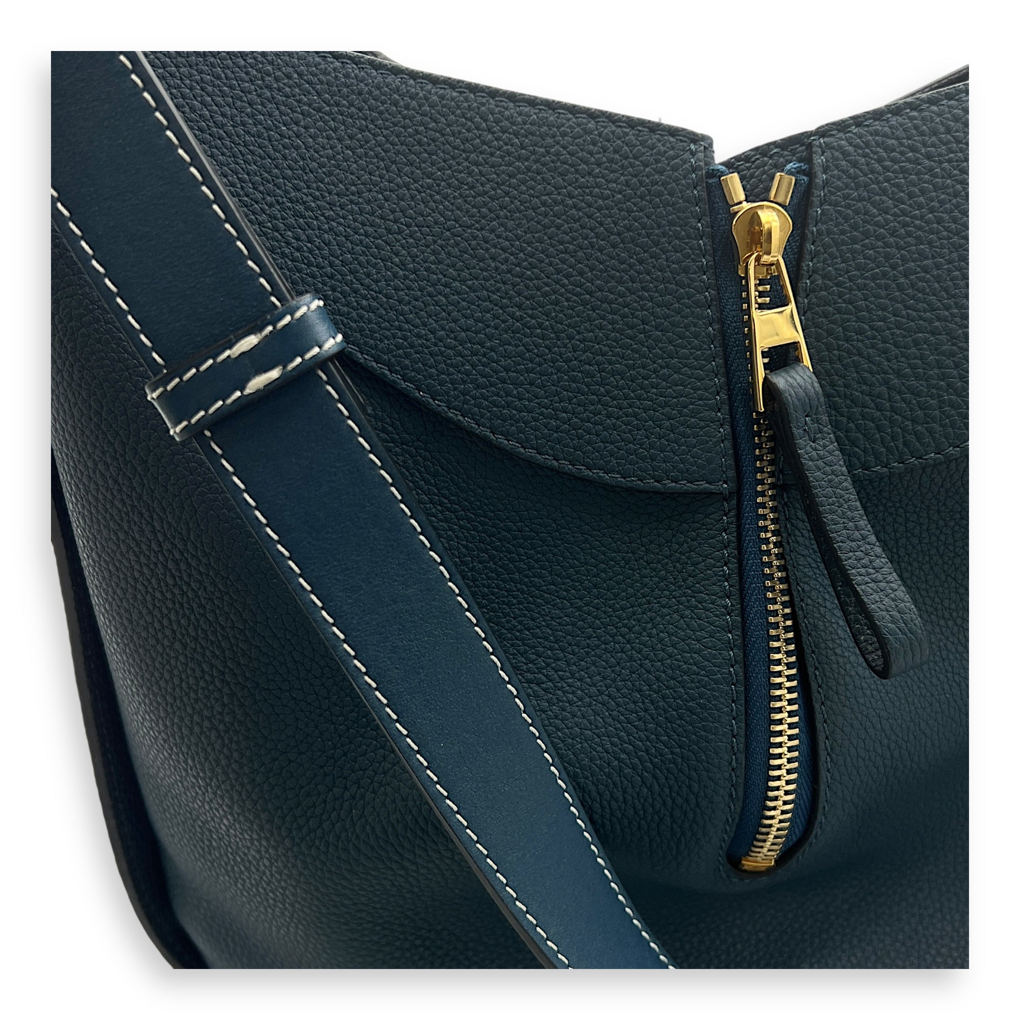 Hammock Medium Blue Shoulder Bag in Calfskin, Gold hardware