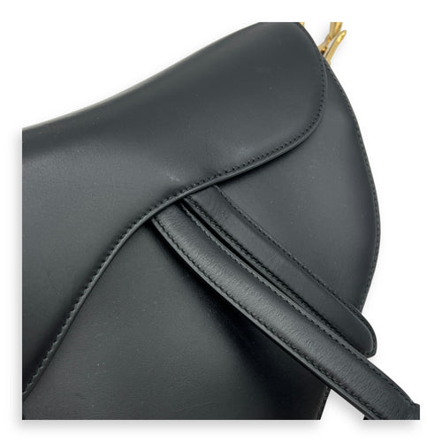 Saddle Medium Black Top Handle Bag in Calfskin, Gold hardware