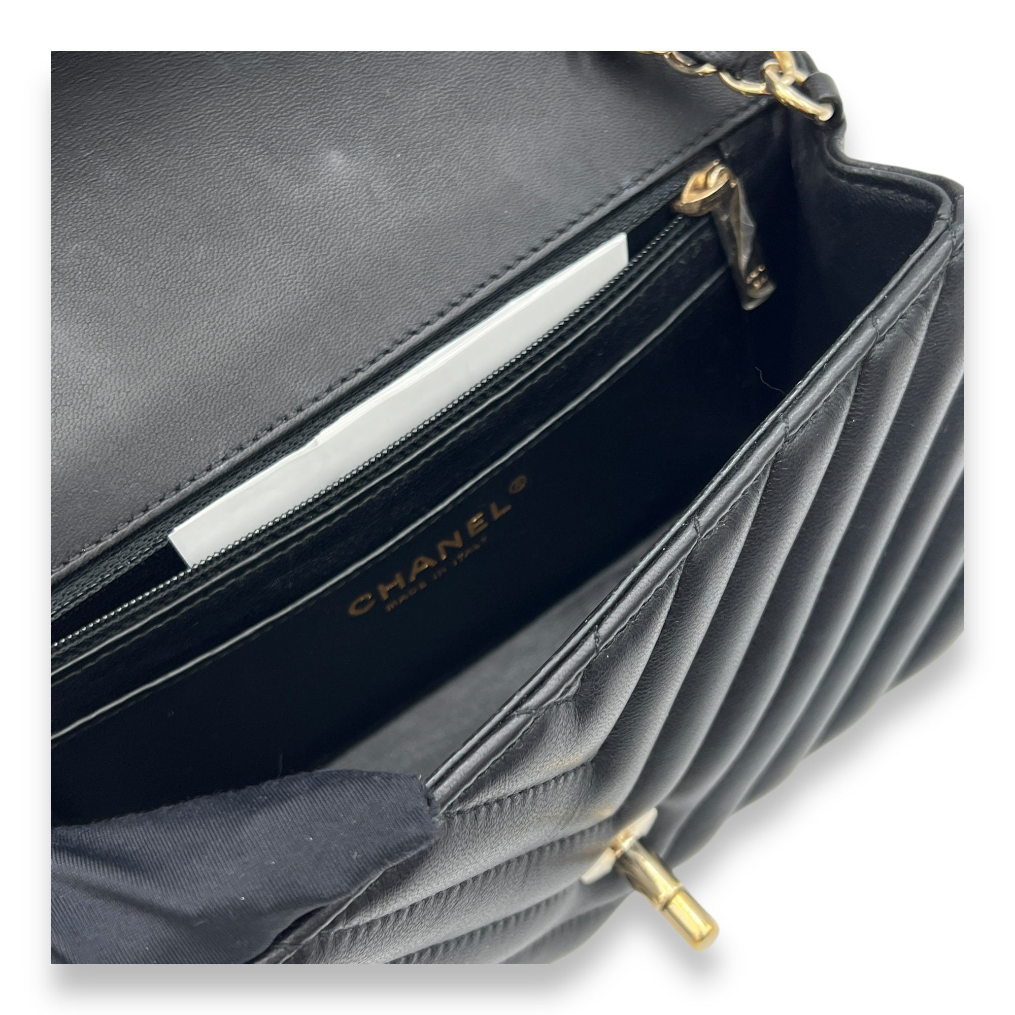 Rectangle Classic Chevron Shoulder Bag Black in Lambskin, Gold hardware