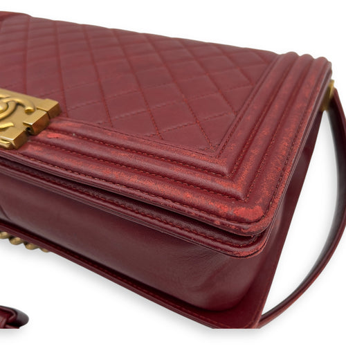 Chanel Boy Shoulder Bag Medium Red in Calfskin, Gold hardware_9