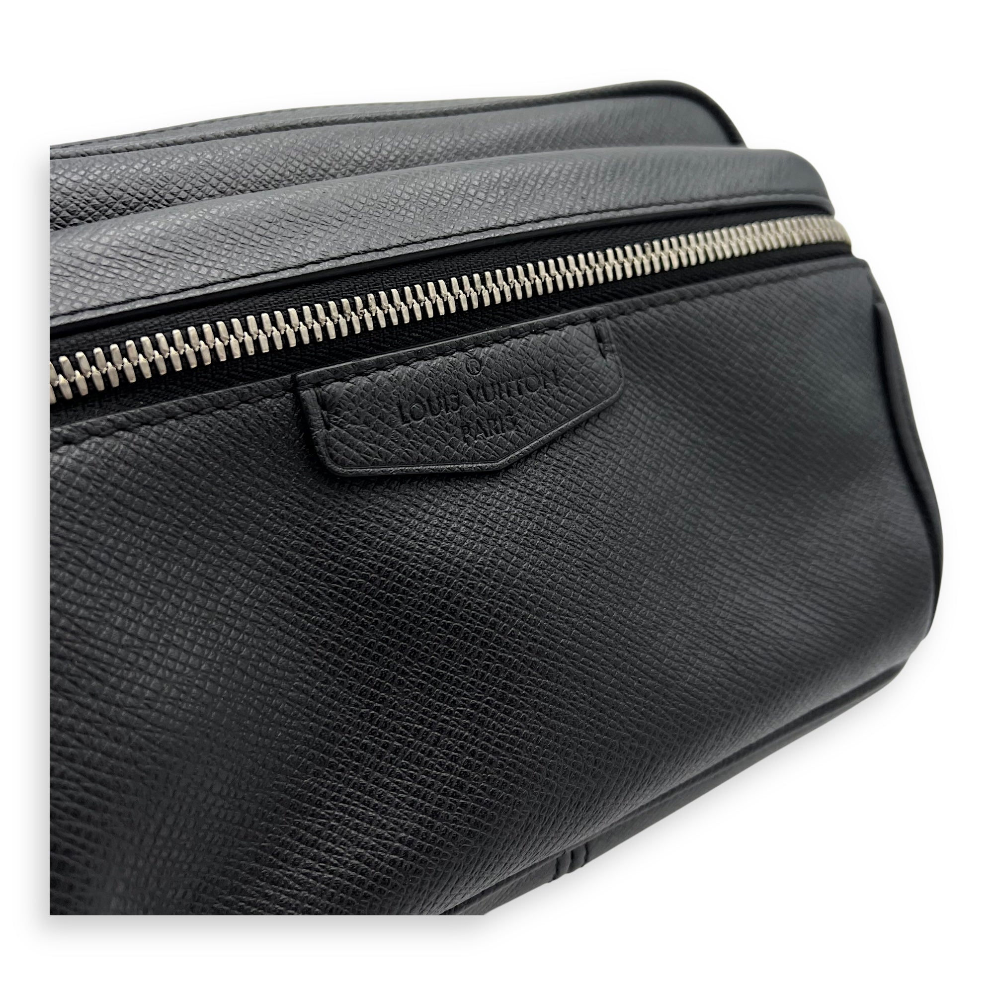 Louis Vuitton Outdoor Black Belt Bag in Taiga Leather, Silver hardware_9