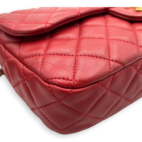 Chanel Cruise Charm Shoulder Bag Red in Lambskin, Gold hardware_9