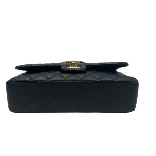 Chanel Classic Shoulder Bag Medium Black in Lambskin, Gold hardware_5